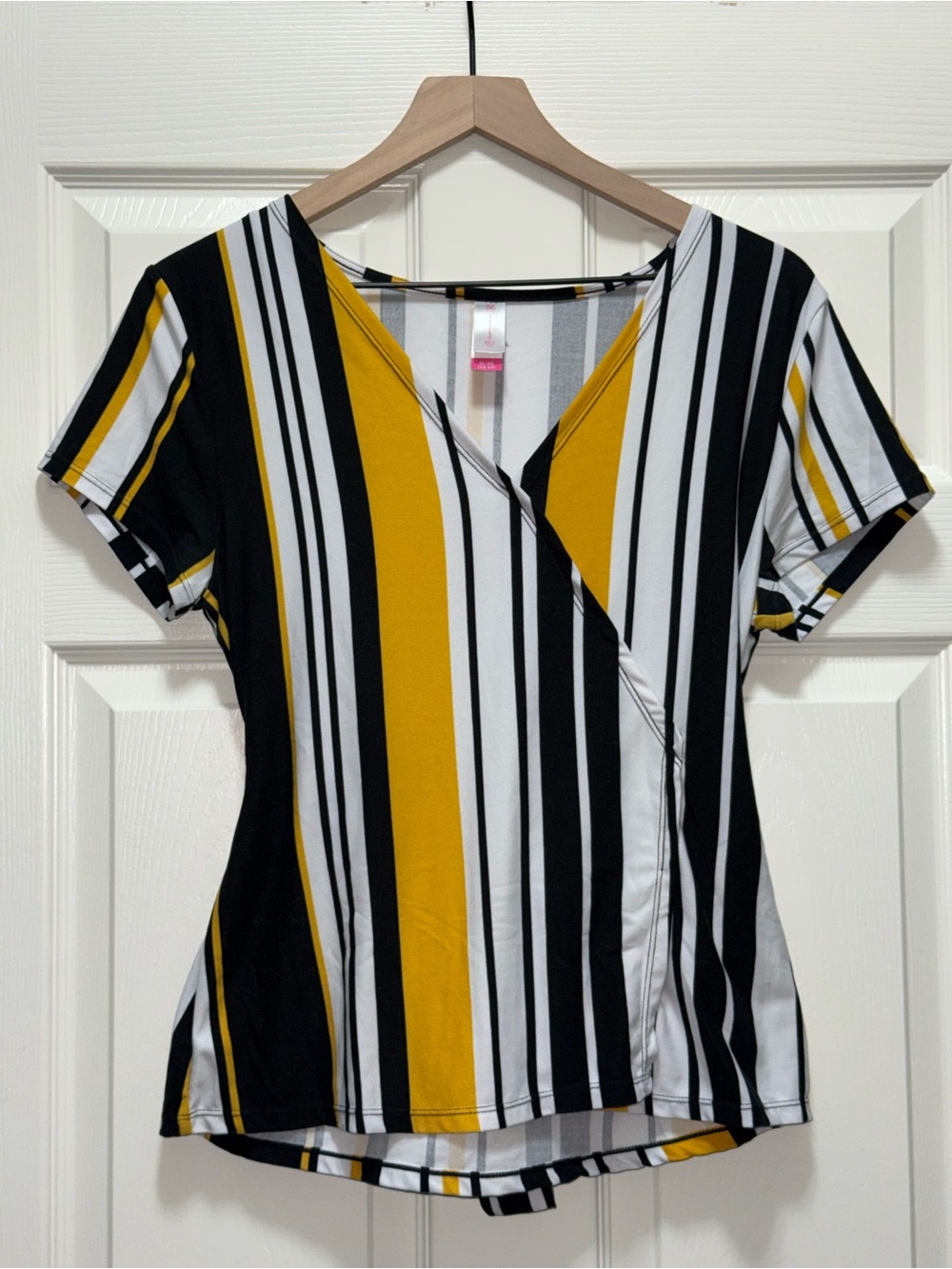 No Boundaries XL Striped Wrap Front Tie or Back Stretch Top Mustard Black White